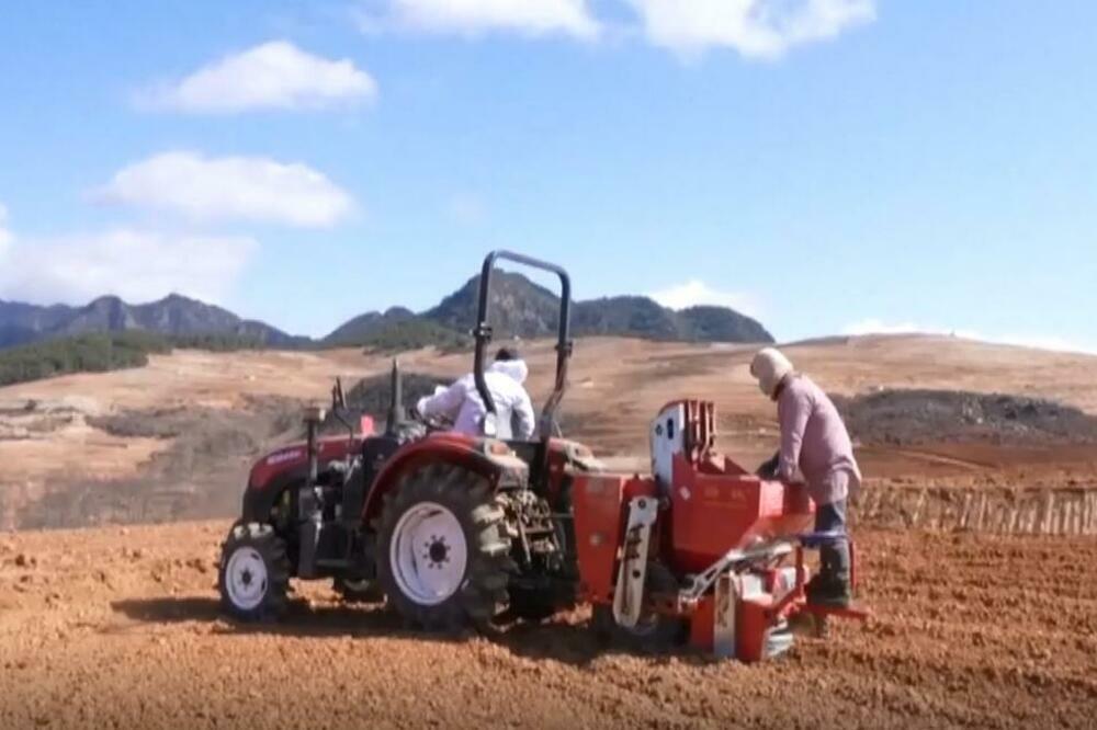 OLAKŠAVA RAD I PODIŽE EFIKASNOST: Pametna tehnologija pomaže u prolećnoj setvi! VIDEO
