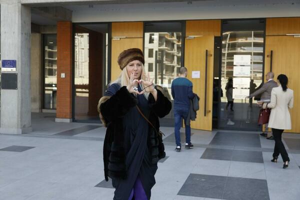 JELENA GOLUBOVIĆ OTKRILA KAKO SE OSEĆA ZBOG ROČIŠTA PROTIV TETKE: Drama oko stana od POLA MILIONA se nastavlja