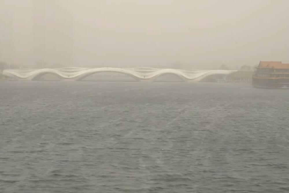 APOKALIPTIČNE SCENE U KINI: Zgrade "nestaju" pred ljudima zbog PEŠČANE OLUJE, izdata ALARMANTNA upozorenja (VIDEO)