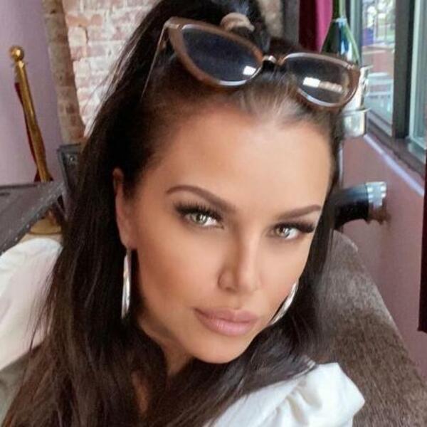 O OVU SRPKINJU SE OTIMAJU MUŠKI ČASOPISI, A U SRBIJI NIKO NE ZNA KO JE: Slika se bolje od Pamele Anderson (FOTO)