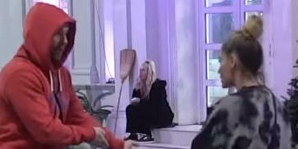 Zvezdan Slavnić i Ana Ćurčić sukobili su se nakon njegovog nasrtanja i bacanja klupe na nju.