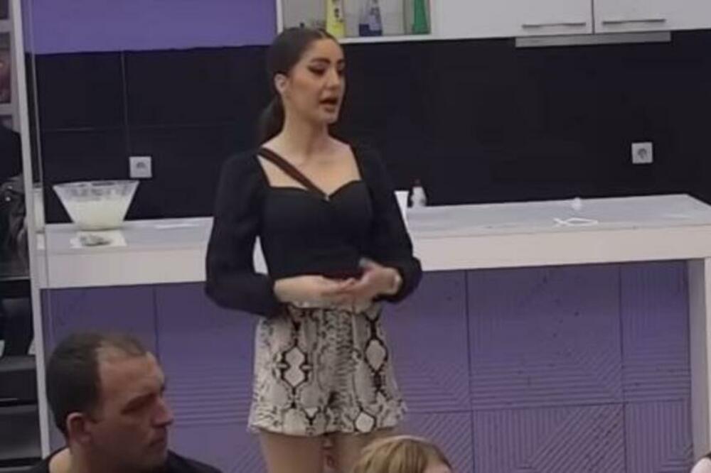 ANĐELA ĐURIČIĆ UPLAŠENA ZA SVOJE RODITELJE: Javno MOLI za njihov POZIV, u velikoj je PANICI