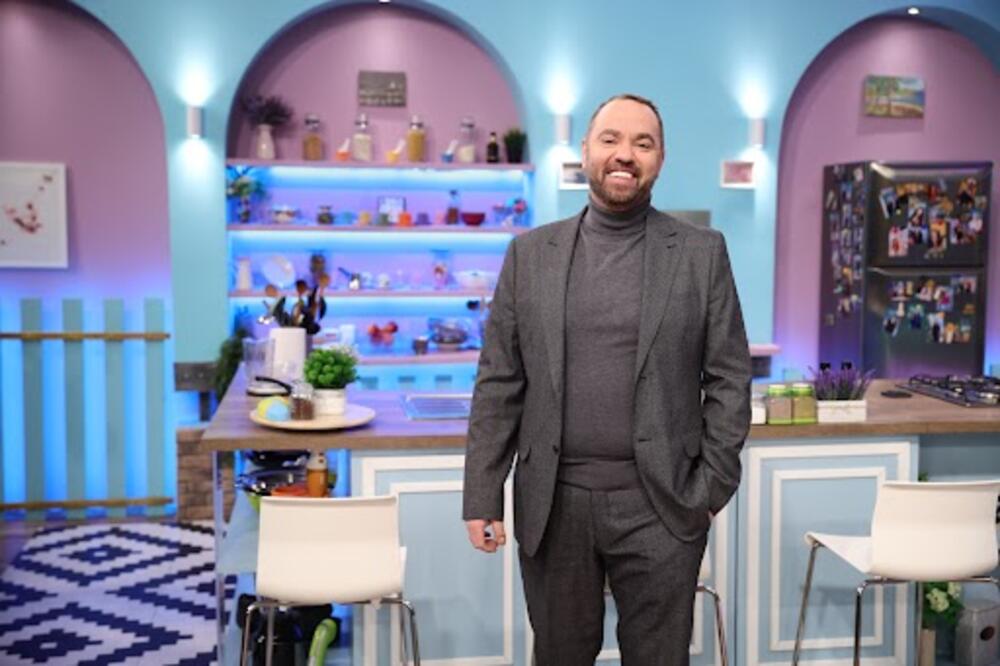 Majka Emina i snajka Jana u današnjoj epizodi pripremaće ribu i krompir salatu. 