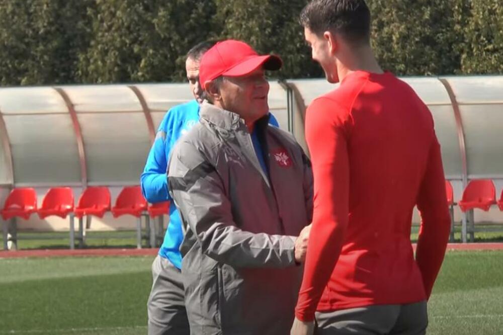 PIKSI BACA FORE, A VLAHOVIĆ GA GLEDA KAO BOGA: Scena koja je RAZOTKRILA odnos selektora sa napadačem Juventusa!