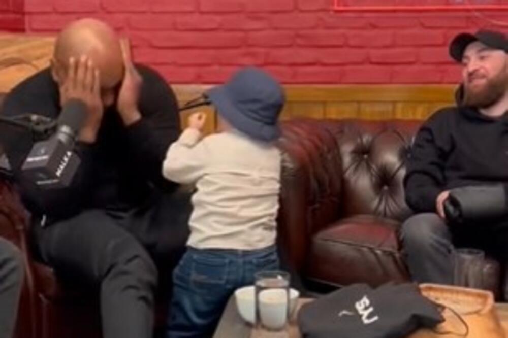 SUDAR DVA TITANA: Hasbula "NAPAO" Tajsona, bokser "izveo" ČUVENI UGRIZ, mreže se USIJALE (FOTO) (VIDEO)