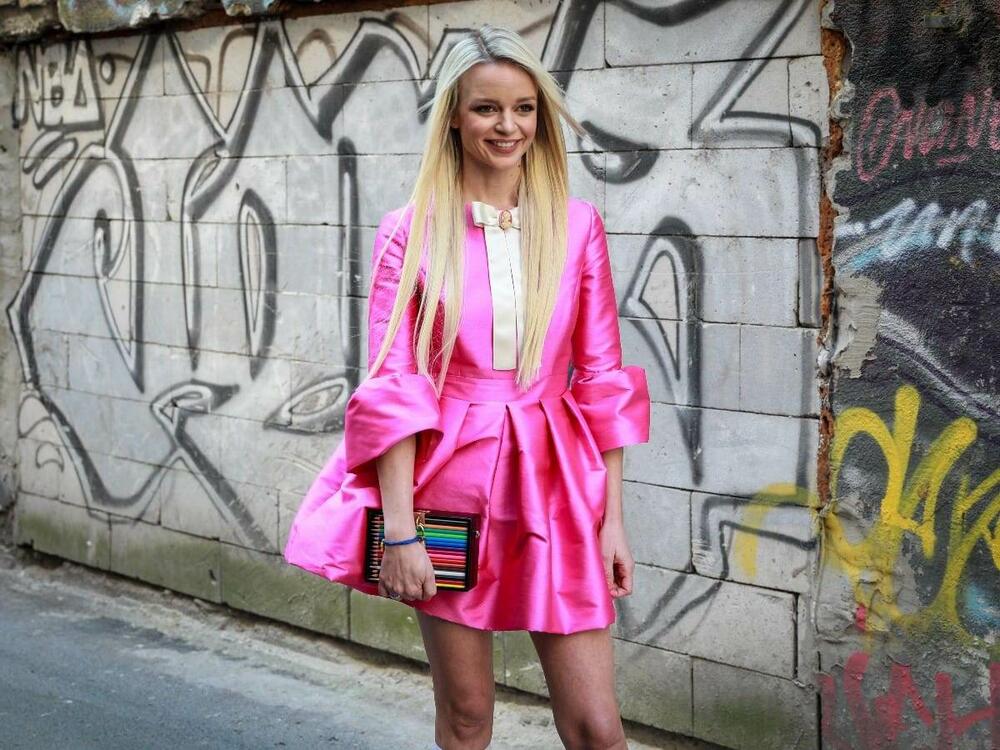 Maja Mandžuka rođena je 27. februara. 1982. godine u Beogradu od majke Danke Muždeke Mandžuke i oca Zlatka Mandžuke. Ima stariju sestru Milu.