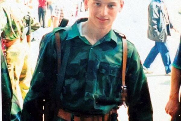 VLADIMIR BI DANAS NAPUNIO 44 GODINE, DA NEPRIJATELJ NIJE ODLUČIO DRUGAČIJE: Iz škole otišao U RAT, majka neutešna