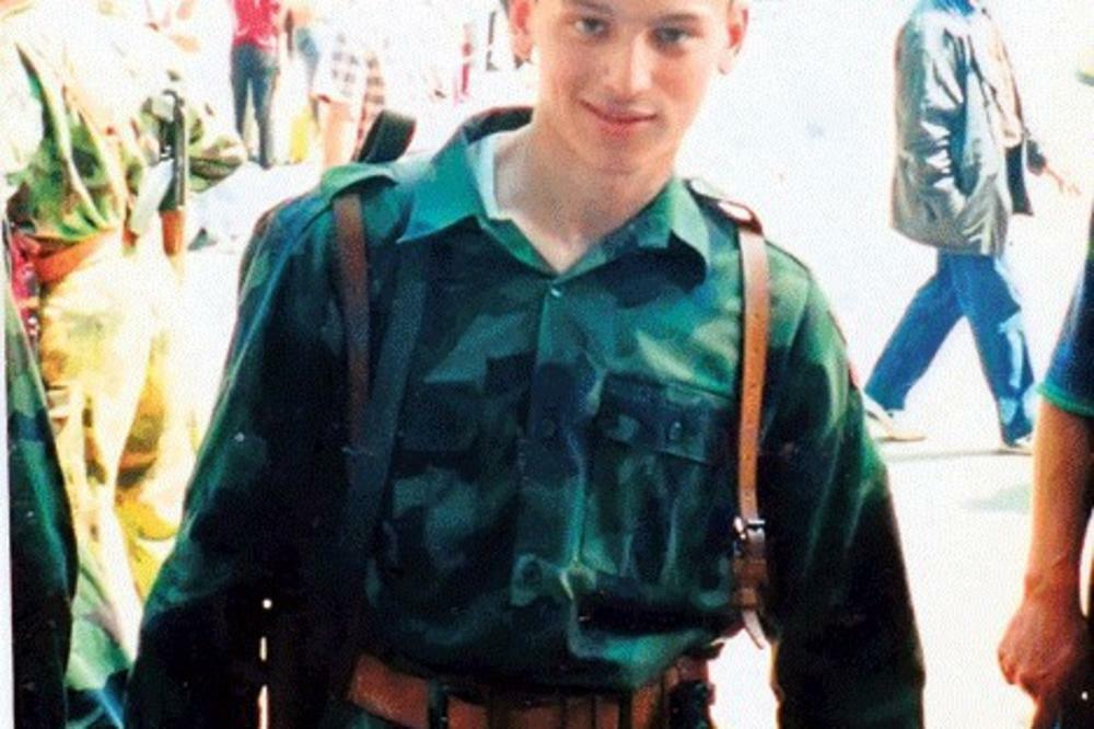 VLADIMIR BI DANAS NAPUNIO 44 GODINE, DA NEPRIJATELJ NIJE ODLUČIO DRUGAČIJE: Iz škole otišao U RAT, majka neutešna