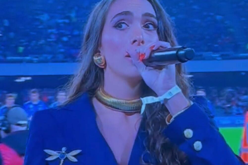 OGROMNA BRUKA ITALIJANSKE PEVAČICE: Najgore izvedena himna u istoriji fudbala! (VIDEO)