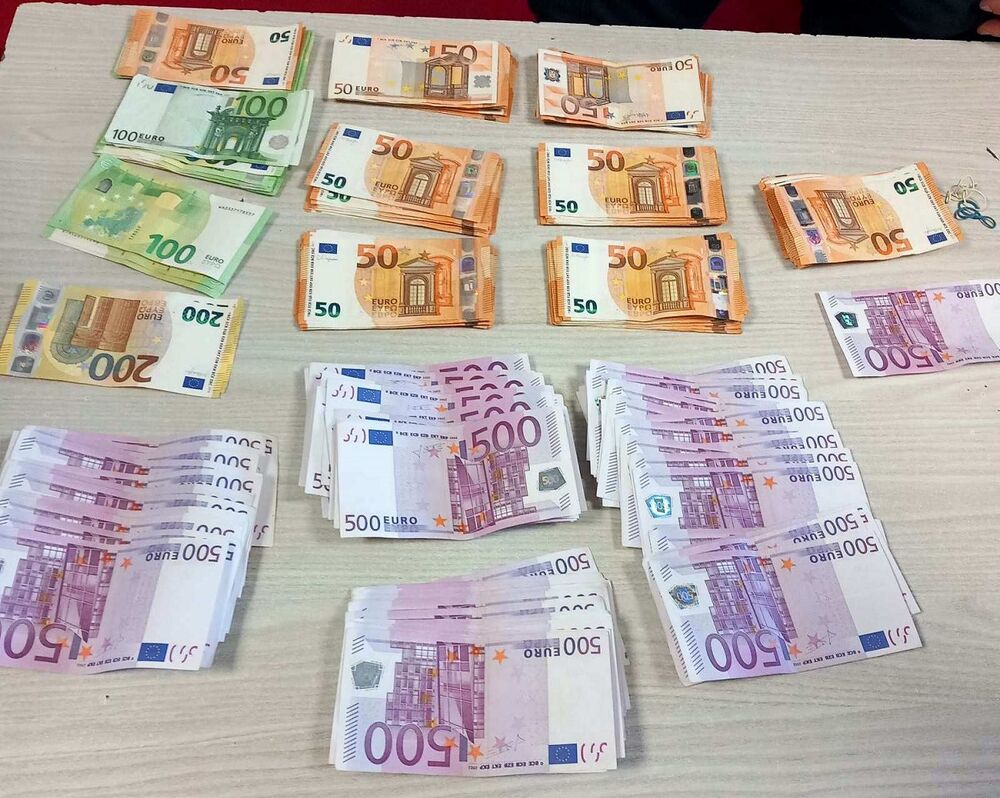 Novac, Devize, Zaplena