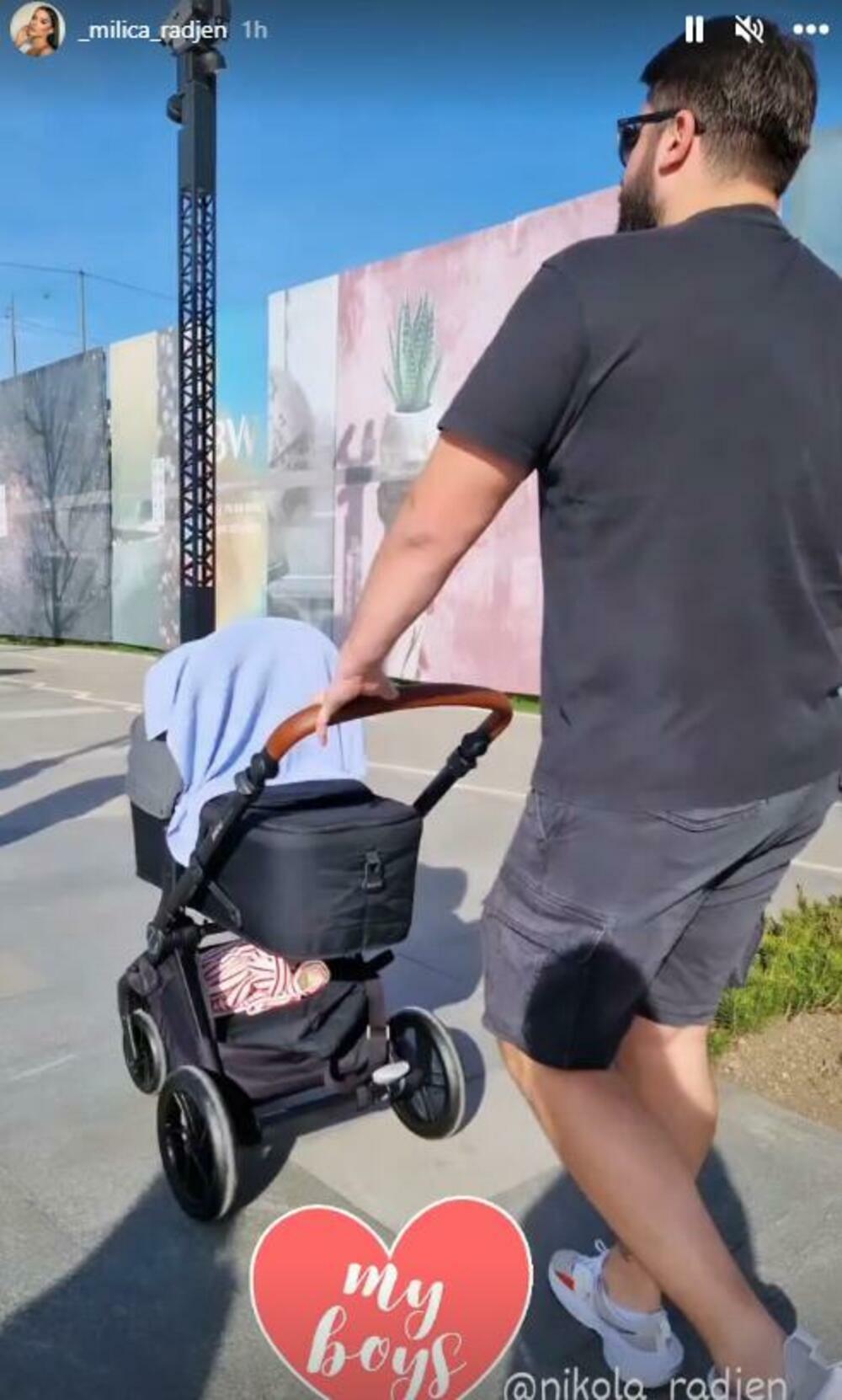 Nikola Rađen u šetnji sa sinom