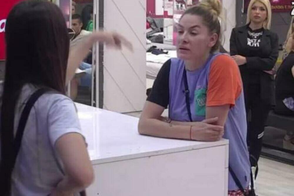 NIKAD GORA SVAĐA SUPARNICA: Anđela i Ana URLALE JEDNA NA DRUGU, u sve umešana i Tara Simov