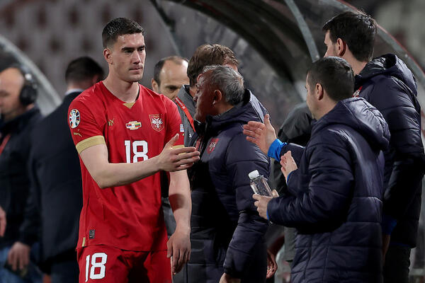 VLAHOVIĆ PROGOVORIO O BOLNOJ TEMI: Obukao je dres Srbije, ali...