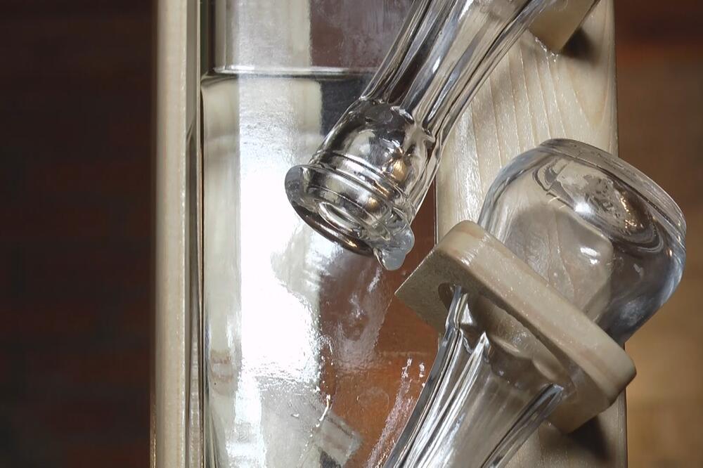 NISTE NI SVESNI KOLIKO MILIONA LITARA GODIŠNJE SE PROIZVEDE U SRBIJI: A tek kome se sve proda...