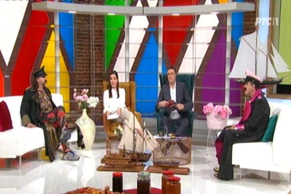 VODITELJKA RTS-A NIJE ZNALA DA JE SNIMAJU PA SE IZBLAMIRALA ZA CEO ŽIVOT: Nacija gledala dok je RADILA OVO SA TELOM