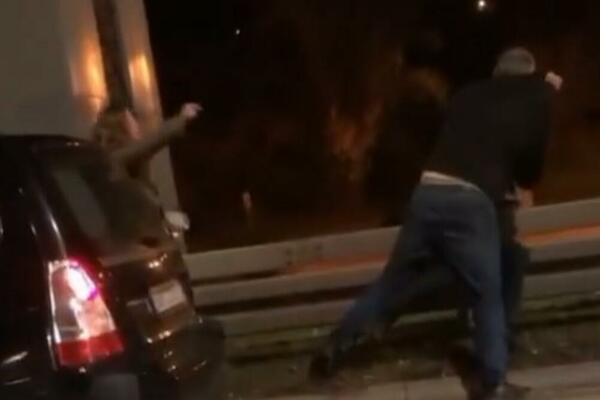 NEVIĐENA SCENA KOD MOSTARSKE PETLJE: "Dohvatili" se naočigled ŽENE, ljudi gledali u ČUDU! (VIDEO)