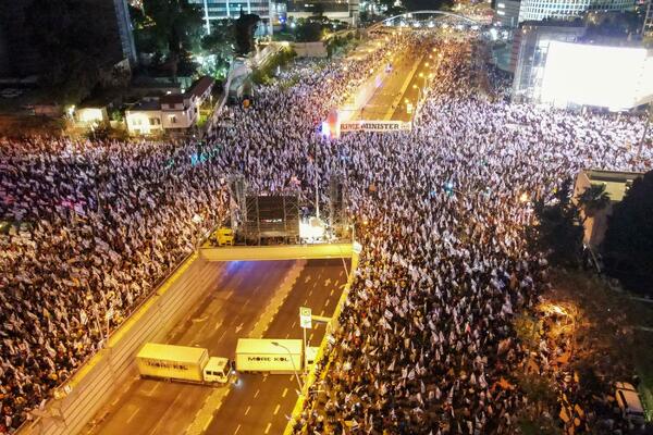 HAOS NA ULICAMA IZRAELA: Palili LOMAČU nasred AUTO-PUTA! (VIDEO)