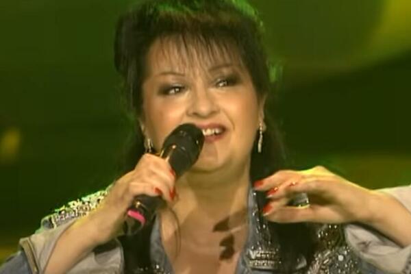 SRAMOTA JE DA IZGOVORI KOLIKO JE MLAD: Izvorinka je tada BILA ZALJUBLJENA U MNOGO MLAĐEG, svi su o ovome pričali