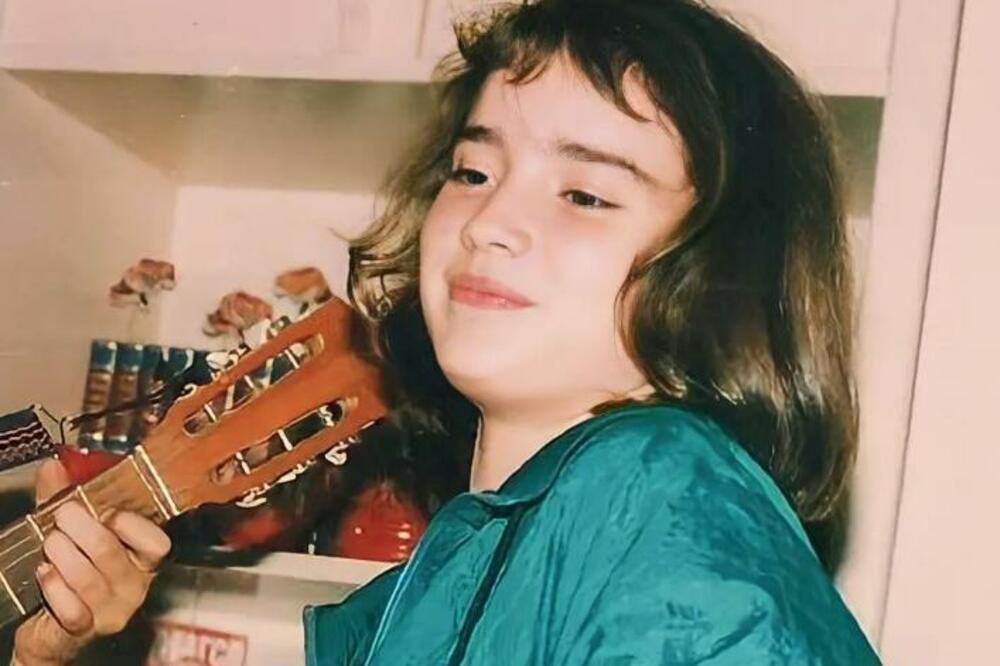 ZA TRI ŽIVOTA NEĆETE POGODITI KO JE DEVOJČICA SA FOTOGRAFIJE: Danas je FATALNA PLAVUŠA, živa je VATRA