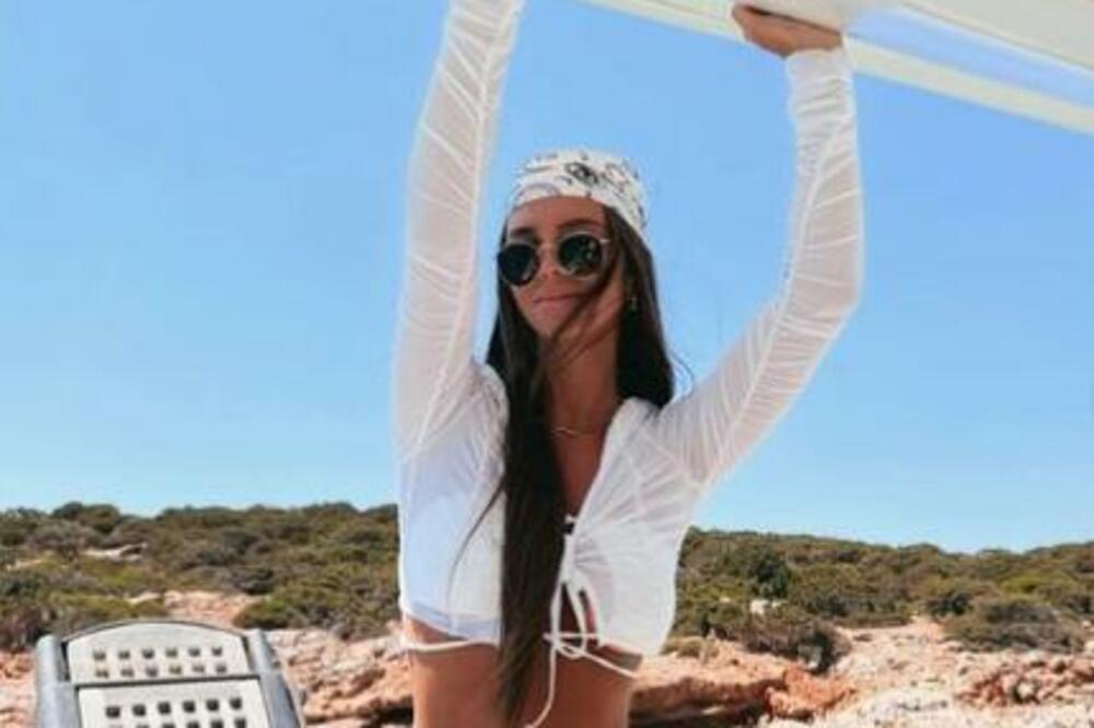 STADION U PODGORICI ĆE IZGORETI POD NJENIM NOGAMA: Sergejev saigrač ljubi VANSERIJSKU LEPOTICU! (FOTO)