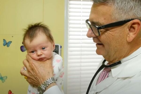 Evo šta raditi kada se vaša beba ZACENI OD PLAČA, sigurno će odmah prestati (VIDEO)