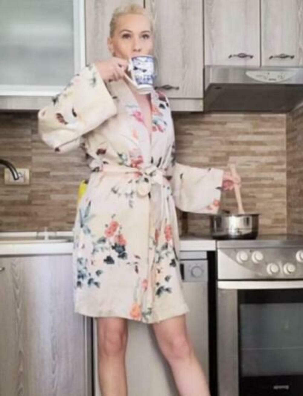 Budući da je ona aktivna na društvenim mrežama, mogli smo makar malo da zavirimo u njen porodični dom koji ljubomorno čuva od očiju drugih.