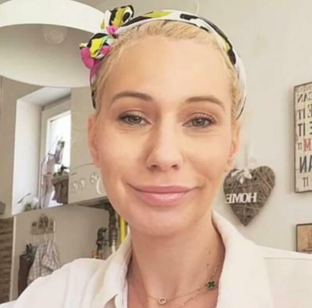 Njen stan, makar prema deliću onog što smo mogli da vidimo na Instagramu, odiše jednostavnošću i toplinom.