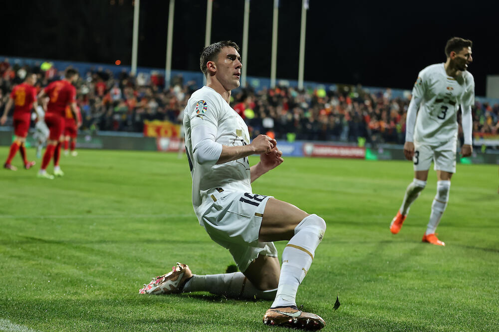 VLAHOVIĆ ODBRUSIO LUKI: Ne zna on kako je igrati za Srbiju!