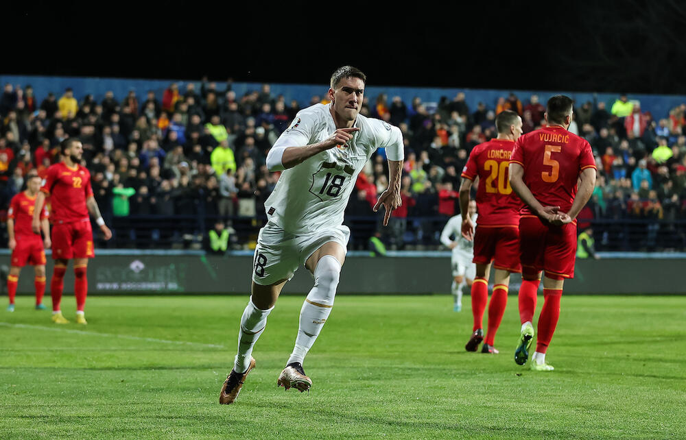 Slavlje Dušana Vlahovića na utakmici protiv Crne Gore