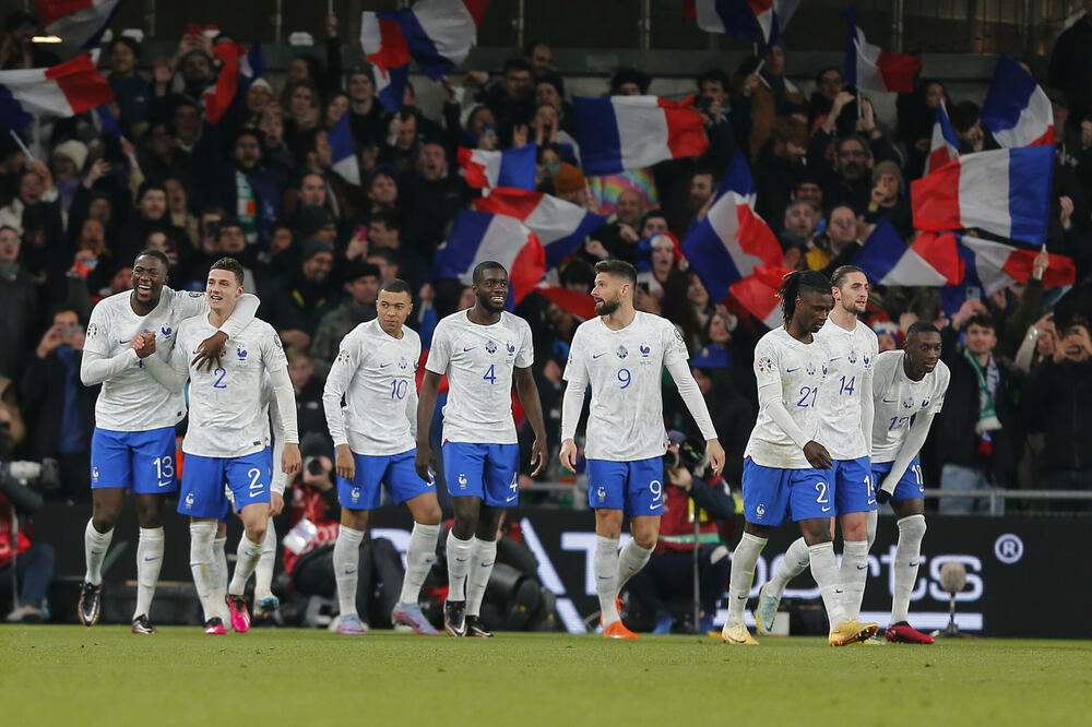 FRANCUSKA JEDVA U IRSKOJ, PETARDA ŠVEDSKE! Gibraltar trojkom pao u Roterdamu, Austrija okrenula Estoniju (FOTO)