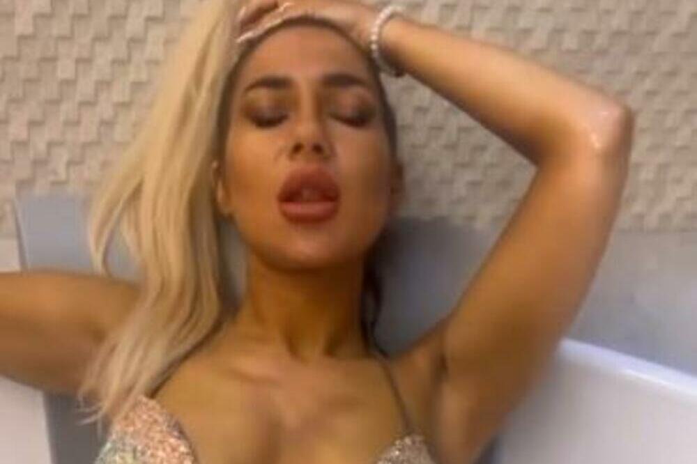 ISCUREO PRIVATNI SNIMAK JOVANE JEREMIĆ: Golišava se MAZI po telu i pravi 18+ poze, VIDEO DOSTUPAN JAVNO