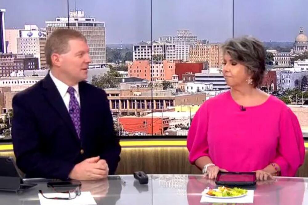 VODITELJKA DOBILA OTKAZ NAKON OVE REČENICE: Zgrozila javnost, RAZAPELI JE NA TVITERU