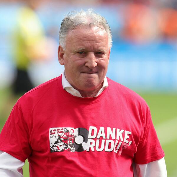 SLUČAJNO SNIMIO GOLU SUPRUGU PA POSLAO VIDEO PRIJATELJIMA: "Sad ceo svet zna kakvu ženu imam!"