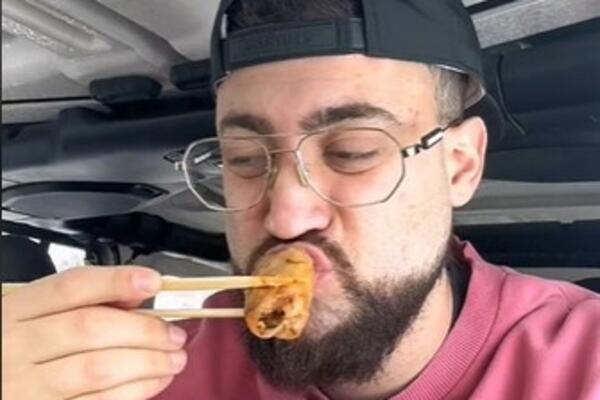 KANAĐANIN DIGAO ZEMLJU NA NOGE: Jeo sarmu KINESKIM ŠTAPIĆIMA, a tek ŠTA je rekao za AJVAR, neverovatno... (VIDEO)