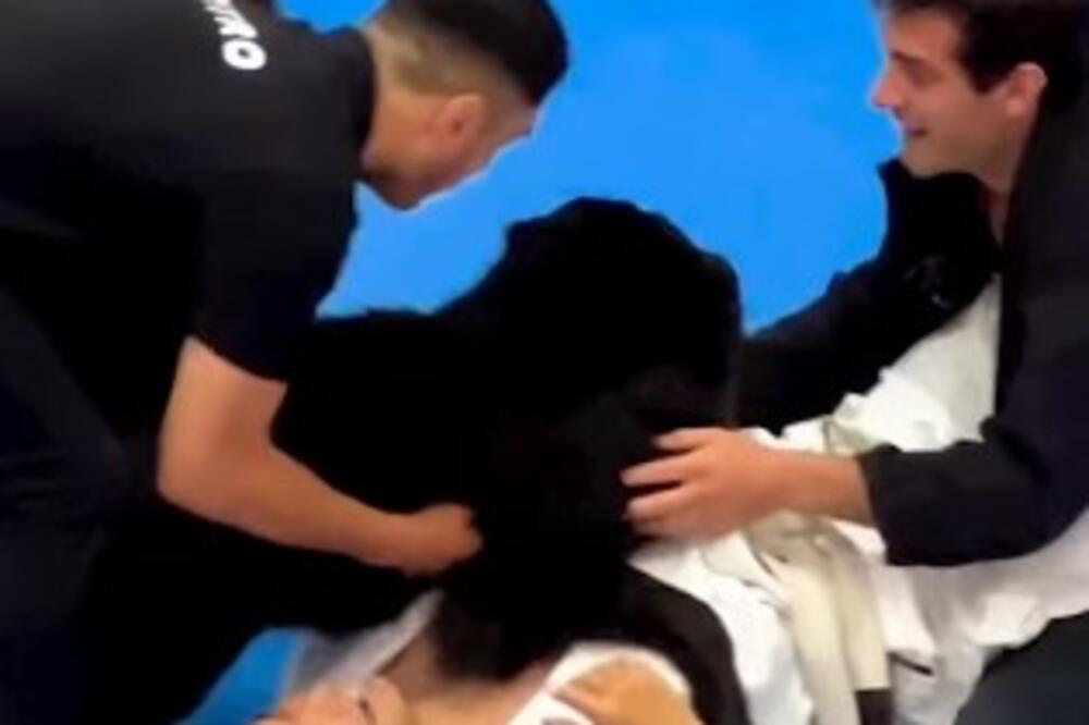 POČEO JE DA GUBI, DA BI MU USRED BORBE STIGLA POMOĆ SA STRANE: Dvorana se TRESLA od APLAUZA za KRZNENOG HEROJA