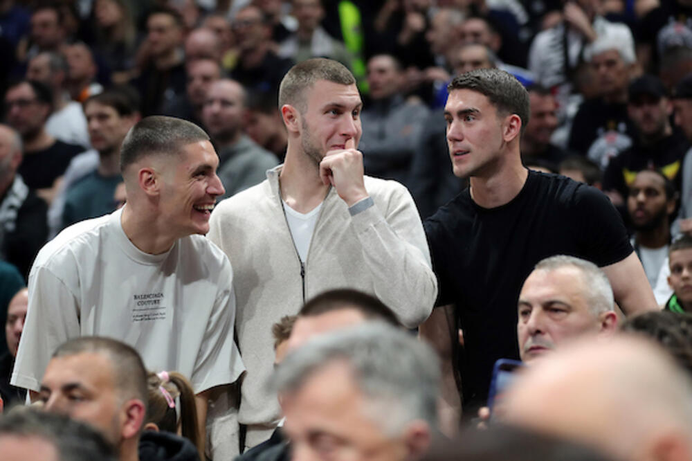 MNOGO POZNATIH LIČNOSTI U ARENI: Fudbalski reprezentativci iskoristili priliku da uživo bodre Partizan! (FOTO)