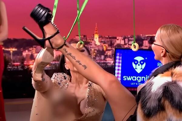 ISPALI SILIKONI USRED UŽIVO PROGRAMA, KAMERMAN ZUMIRAO JOŠ VIŠE: Sve se VIDELO, INTIMA NA IZVOLTE (FOTO)