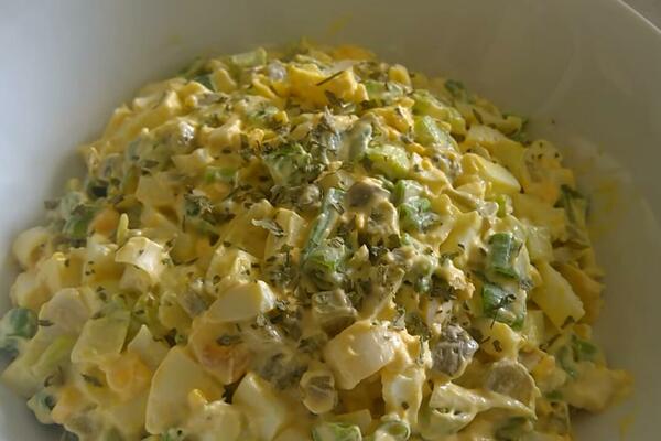 OVU SALATU SVAKA PRAVA DOMAĆICA PRIPREMA ZA VASKRS: Lagana i kremasta, a JEDAN SASTOJAK joj daje SPECIFIČAN UKUS