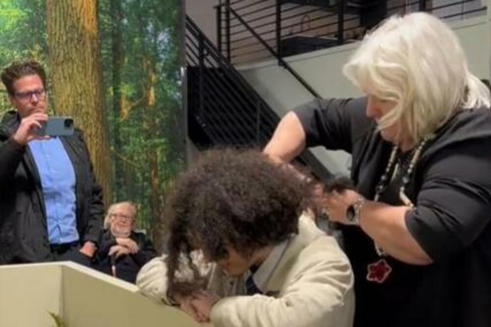 UMRO JOJ SIN JEDINAC, A O SAHRANI BRUJI CEO SVET: 52 miliona ljudi gledalo šta je uradila sa njegovim TELOM! VIDEO