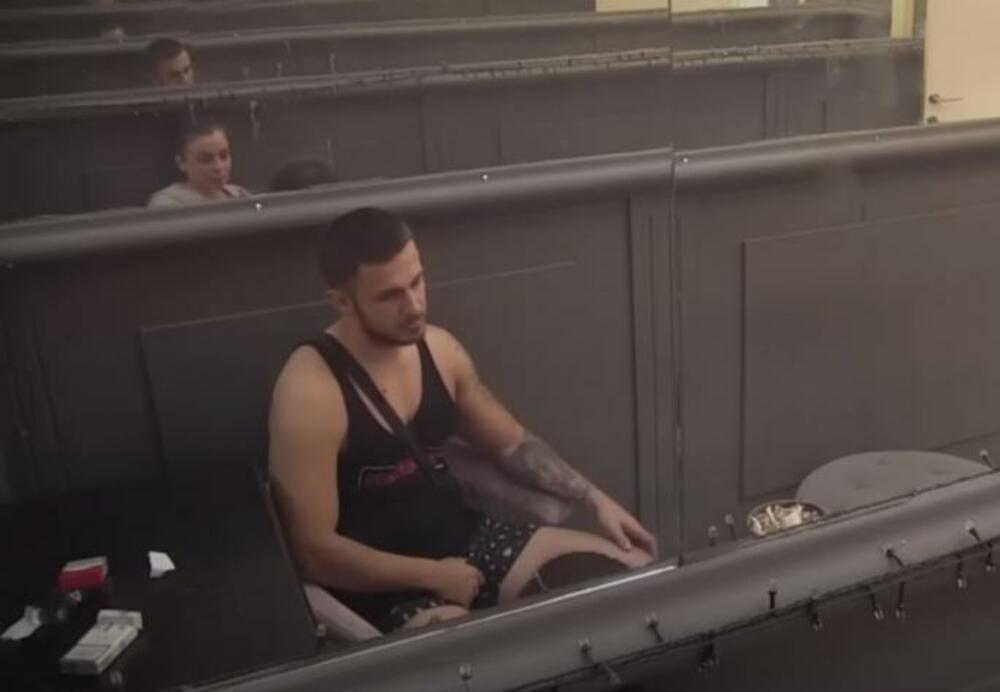"JA ĆU TEBI REĆI MOJE SE**UALNE FANTAZIJE, TI ĆEŠ MENI": Nakon Karla, Uroš zakazao VATAČINU sa ovom FRAJERČINOM