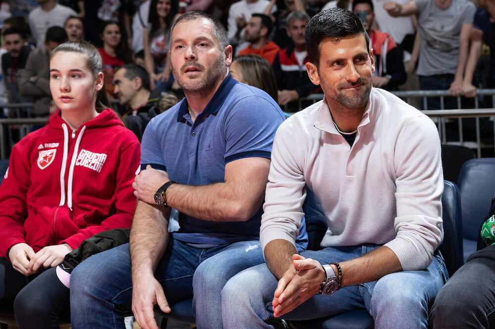 ĐOKOVIĆ OPET POKAZAO DA JE NEVIĐENA LJUDINA: Evo zašto je dečaku s kojim se slikao dao 100 evra! (VIDEO)