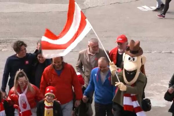 POZNATI ZVEZDIN NAVIJAČ MAHAO BARJAKOM NA PETROVARADINSKOJ TVRĐAVI: A evo i šta je imao da kaže!