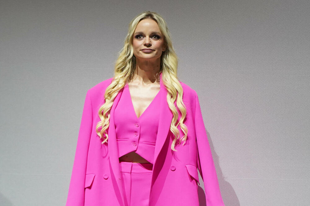 NIKAD NEĆETE POGODITI KOLIKO MAJA MANDŽUKA IMA GODINA! Isplivao tačan datum njenog rođenja, sve CRNO NA BELO