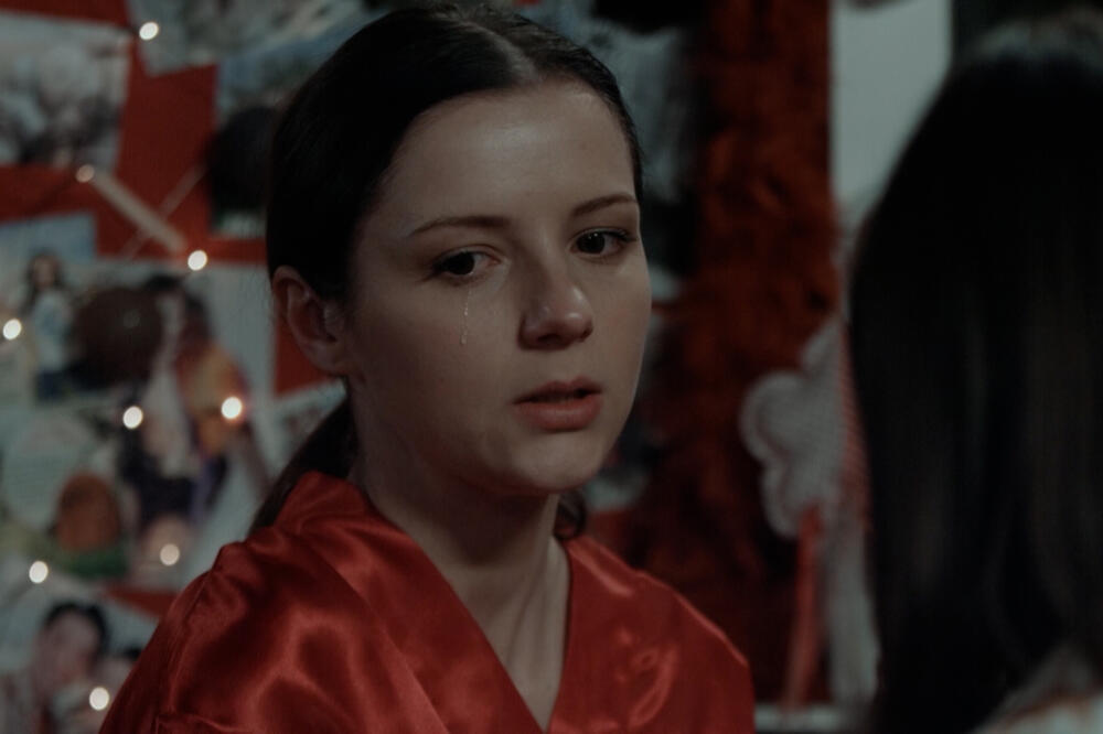 UKRALA SESTRIN IDENTITET, PA POKUŠALA DA JE UBIJE! Ono što tek sledi šokiraće vas!