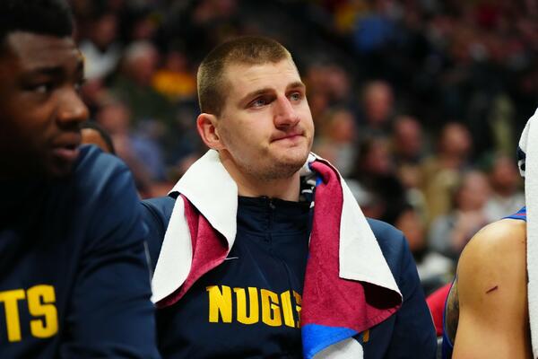 TRENER DENVERA ZABRINUO REČIMA O NIKOLI JOKIĆU: Mi ga ne odmaramo, STVARNO je povređen!