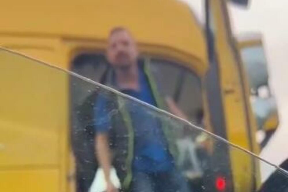 "DAJ NE SE**, PRIČAJ NAŠKI": Zbog ovog snimka se ceo BALKAN valja od SMEHA, pašće vam VILICA zbog ovih KAMIONDŽIJA