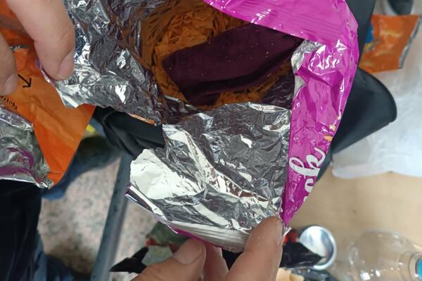 POGLEDAJTE SAMO ŠTA JE OVAJ ČOVEK SAKRIO U ČIPSU: Carinici na Gradini PROČITALI NJEGOVU NAMERU! (FOTO)