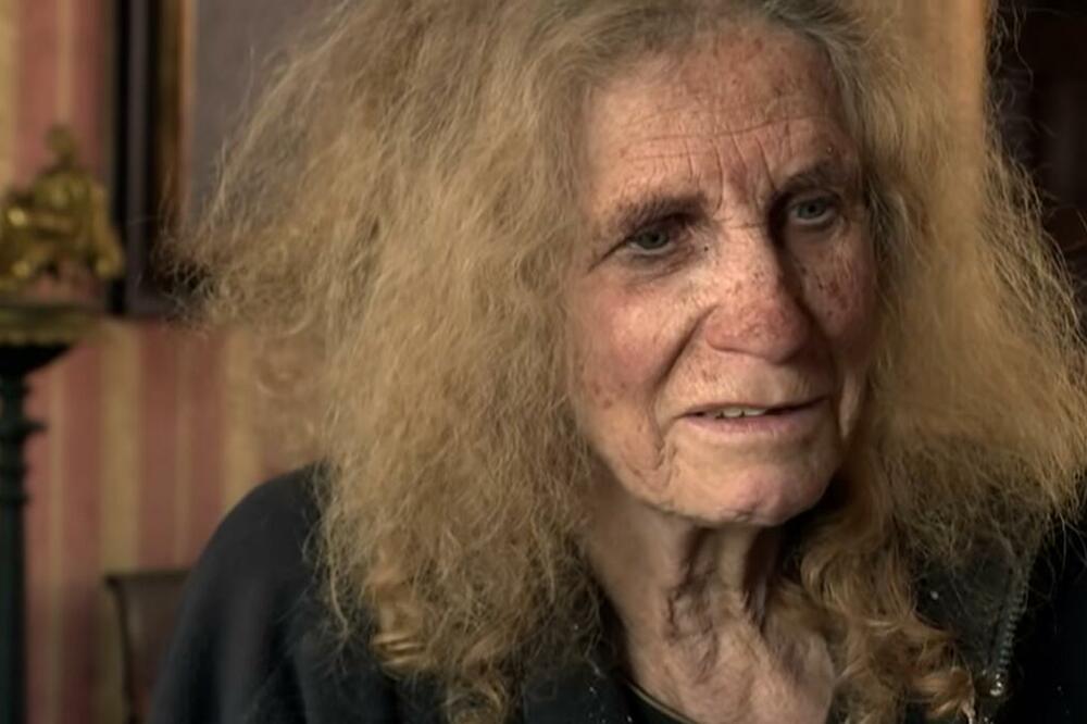 SPAVA NA DUŠEKU KOJI JE STAR 100 GODINA, A POSTELJINU NIKADA NIJE OPRALA: Isplivao SNIMAK kako joj KUĆA IZGLEDA...