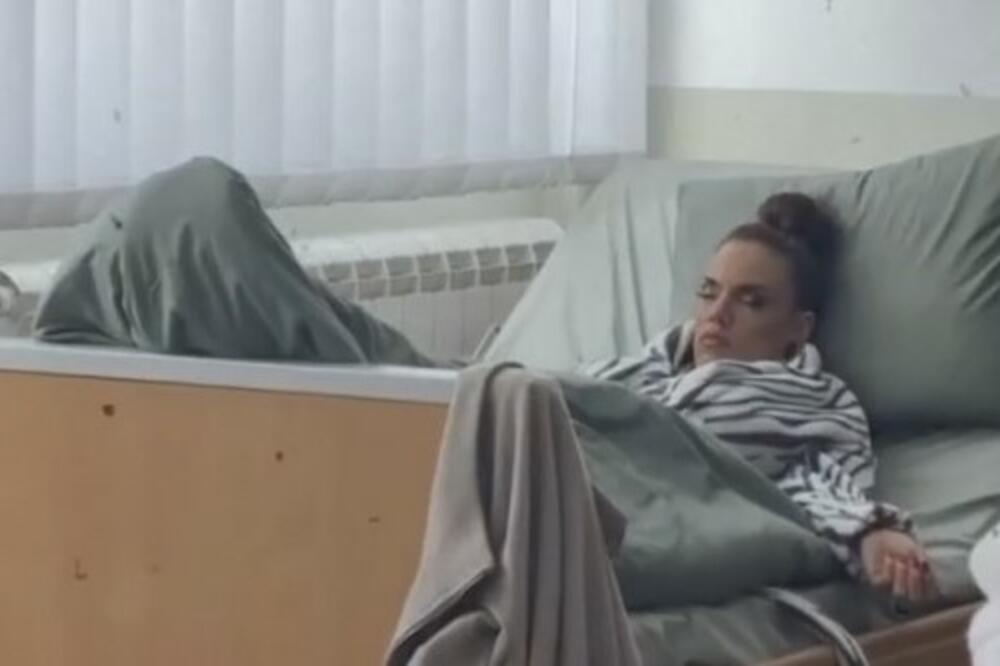 SOFIJA RAJOVIĆ DRASTIČNO SMRŠALA: Fotka iz BOLNIČKOG kreveta ZABRINULA SVE, odmah otkriveno o čemu je reč FOTO