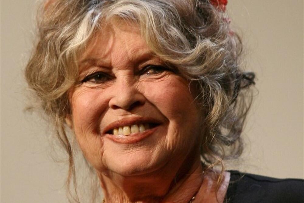 LAŽNA VEST! Svi mislili da je Brižit Bardo umrla, a ona se javila i poručila: "Živa sam!"